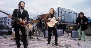 Los Beatles hace su última aparición pública: un pequeño y sorpresivo show en la terraza del edificio de Apple Corps, en Londres
