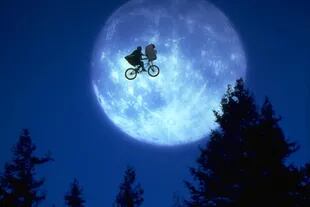 Una de las emblemáticas escenas de E.T