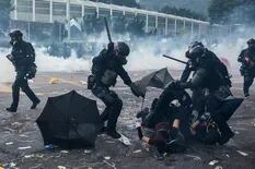 La celebración china, opacada por un pico de violencia en Hong Kong