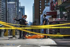 Una camioneta embistió a peatones en Toronto: al menos 10 muertos