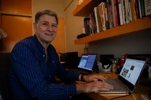 A los 65 años, Jorge Luis Cantini desarrolla páginas web y destaca que no hay edad para ser un buen programador