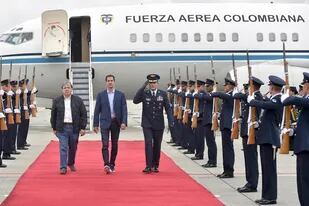 Guaidó fue recibido ayer con honores de Estado en Bogotá