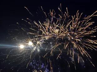 Fuegos artificiales, el cierre de una fiesta privada en el Parador 30 de la Brava
