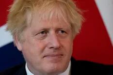 Boris Johnson se obsesiona con un controvertido plan de deportaciones al que se opuso hasta el príncipe Carlos