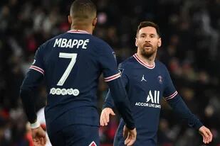 Lionel Messi y Kylian Mbappe, una sociedad con alto poder de gol en el PSG, que busca un triunfo que lo acerque al título