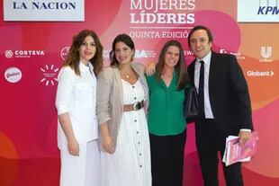 Mabby Autino , Inés Bertón, Sofía Gancedo y José Del Río