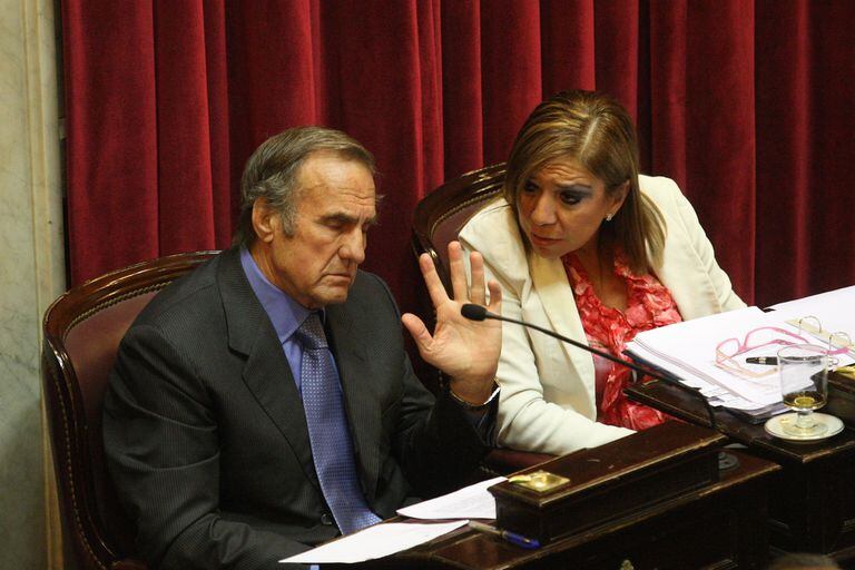 Carlos Reutemann en el Senado, donde ahora ejercía su tercer período consecutivo