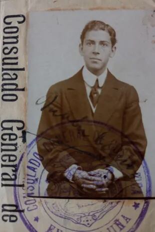 Rubén Darío  Contreras _1916_ tenía 24 años  a la muerte de su padre.