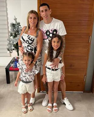 Ángel Di María junto a Jorgelina Cardoso, Mía y Pía (Fuente: Instagram/@jorgelinacardoso)