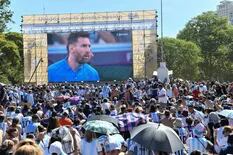 Una multitud festejó los goles argentinos frente a la pantalla gigante de Palermo