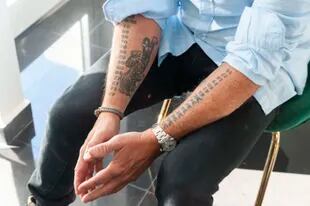 A los 45 años, Bañares se tatuó en ambos brazos los 30 años de vida que creía que le quedaban, y cada cumpleaños tacha uno; el tatuaje está relacionado con su filosofía de vida, Memento Mori, que se traduce como “recuerda que morirás”