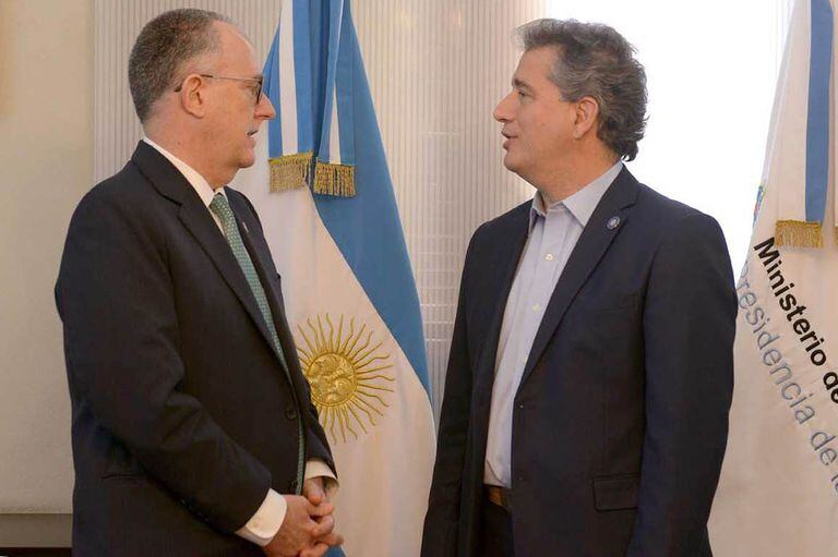 Julio Berdegué, subdirector regional de la FAO junto a Luis Etchevehere, ministro de Agroindustria de la Nación,