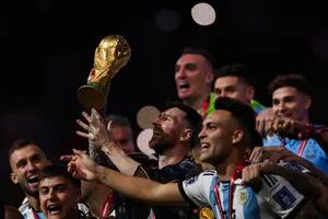 Así quedó la tabla histórica de campeones mundiales, tras la consagración de Argentina en Qatar