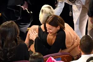 Lo que no se vio de los Oscar: del abrazo de Shayk a Gaga a la selfie con Close
