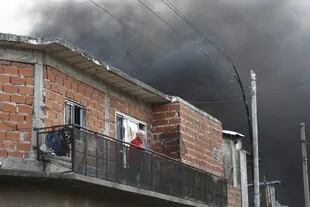 Vecina del incendio en un predio fabril en Avellaneda