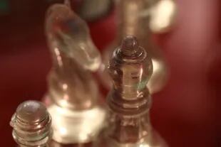 En primer plano: piezas de ajedrez impresas en 3D