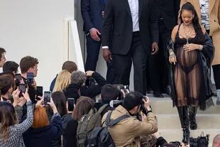 Rihanna durante el evento de Dior Womenswear Fall/Winter 2022/2023. Foto: Marc Piasecki/WireImage