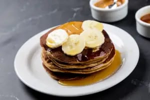 La receta ideal y saludable para iniciar el día: mini pancakes de banana