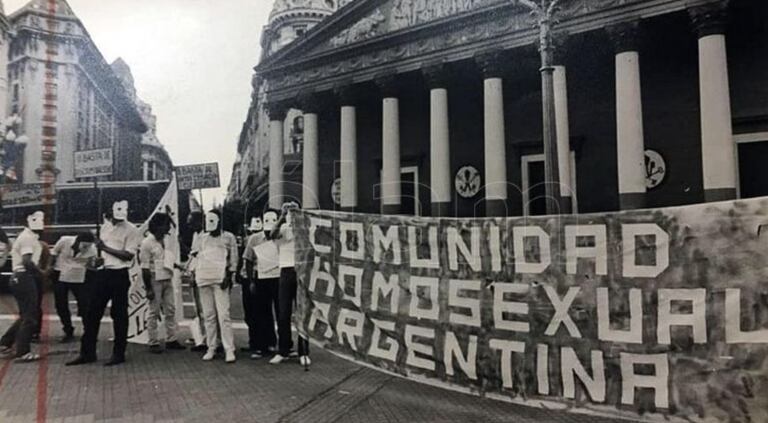 Día del Orgullo: cómo fue la primera marcha en la Argentina - LA NACION