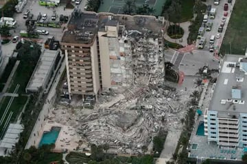 Impactante vista de como quedó el edificio tras el derrumbe