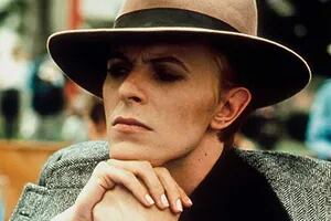 El debut de Bowie en cine: paranoico, adicto a la cocaína y cubierto en sangre