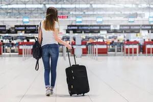 Una aerolínea perdió su valija y le mintió: ella logró rastrearla hasta el lugar menos pensado