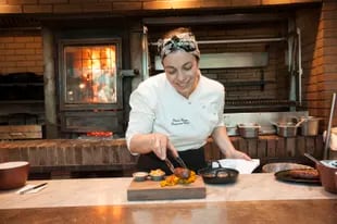 Patricia Ramos es parrillera chef (y experta en asados) del Hotel Four Seasons

