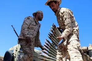Los rebeldes libios no dan tregua en su ofensiva contra el gobierno
