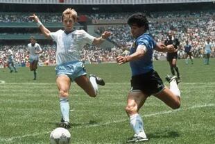 La Copa Mundial de 1986 se celebró en México y la ganó Argentina tras un partido contra la República Federal de Alemania. En la imagen, Diego Armando Maradona, de Argentina, en un encuentro contra Inglaterra.