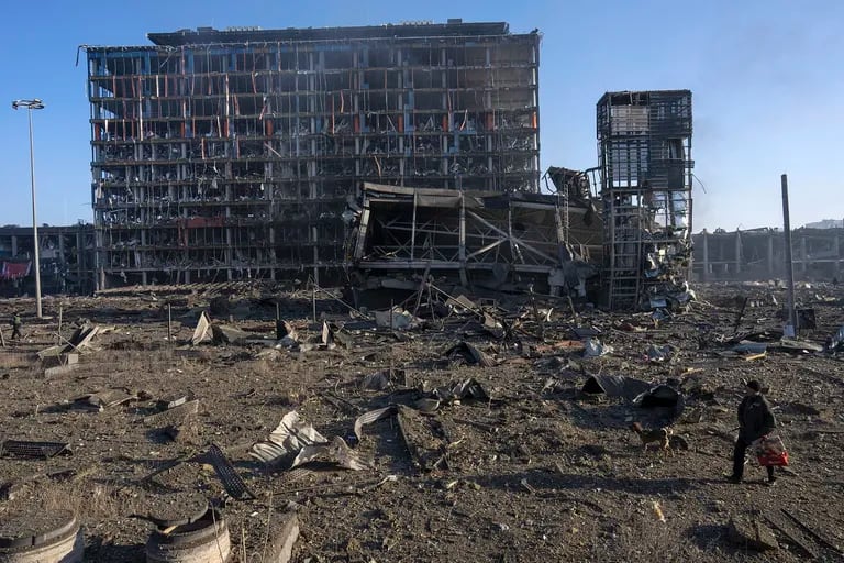 Russia bombs a shopping mall in Q and Mariupol resists a Russian attack