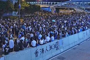 Miles de manifestantes en las calles de Hong Kong