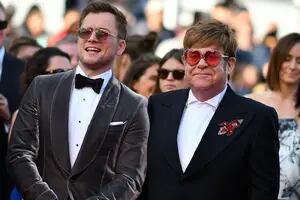 Cannes: Elton y Egerton lloraron abrazados, tras la proyección de Rocketman