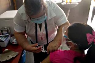 Vacunación de adolescentes sin comorbilidades en Santa Cruz