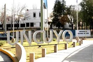 La polémica muestra en la Universidad Nacional de Cuyo que genera el rechazo de la Iglesia mendocina