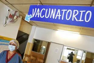 Varias provincias ya empezaron a vacunar a personas menores de 60 años con comorbilidades para alcanzar a más grupos de riesgo