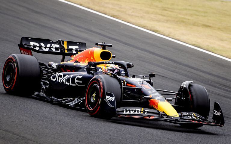 El neerlandés Max Verstappen alcanzó su primera victoria en Hungría. Ya había terminado en el segundo puesto en 2019 y 2020.