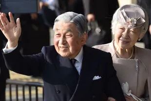 Akihito deja el cargo este martes