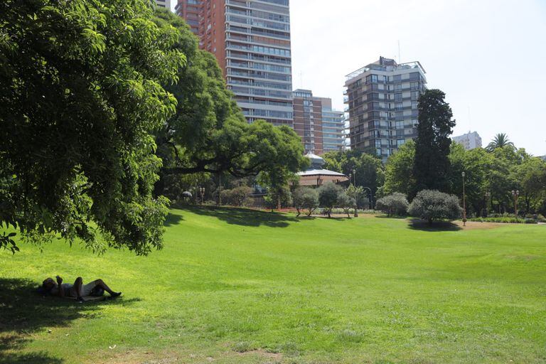 El Servicio Meteorológico Nacional espera un día de calor que aún así será el más fresco del resto de la semana (en foto: Barrancas de Belgrano)