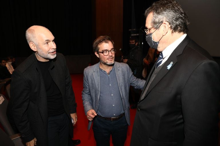 El jefe de Gobierno porteño, Horacio Rodríguez Larreta, junto a su ministro de Cultura, Enrique Avogadro, y el ministro de Cultura de la Nación, Tristán Bauer