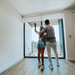 Agos Tanquía, una influencer argentina que vive en Miami, dio recomendaciones para encontrar buenos precios para alquilar apartamento en la ciudad (Crédito: Instagram/@agostanquia)