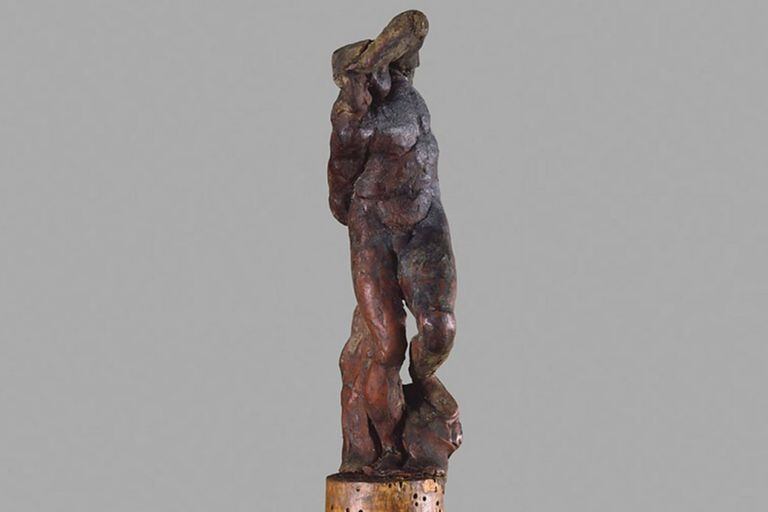 Los especialistas de un museo británico afirmaron que una escultura de cera de 500 años de antigüedad podría contener la marca de un dedo de Miguel Ángel