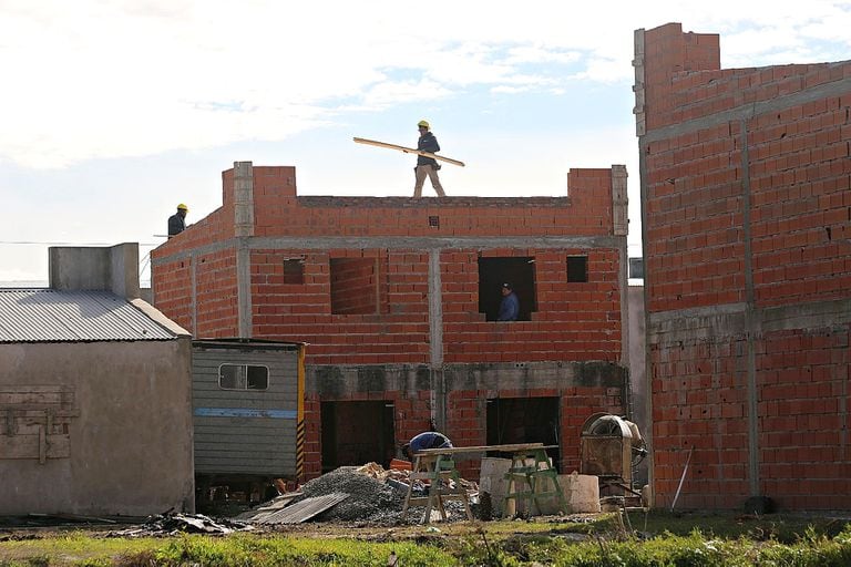 Plan de viviendas en construcción en la localidad de Ensenada. Lugar en donde se desarrollo el último acto al que acudieron Alberto Fernández y Cristina Kirchner