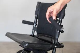 Hay dos tipos de sillas: una que realiza movimientos en vaivén y otra que se mueve hacia arriba y hacia abajo.