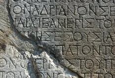 Usan inteligencia artificial para adivinar las inscripciones griegas perdidas