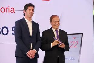 El gerente Comercial de LA NACION, Agustín Bergés, junto a José Luis Basso, dueño de Basso y ganador de la categoría Trayectoria