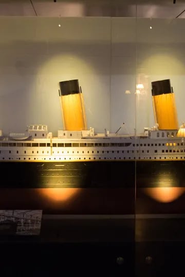 Titanic: el museo con forma de barco donde revivir la historia del naufragio