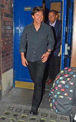 Tom Cruise, the highest paid actor in Hollywood, walked out of the theater and greeted a group of fans in London