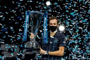 Medvedev, campeón: venció a Thiem y conquistó invicto el Masters de Londres