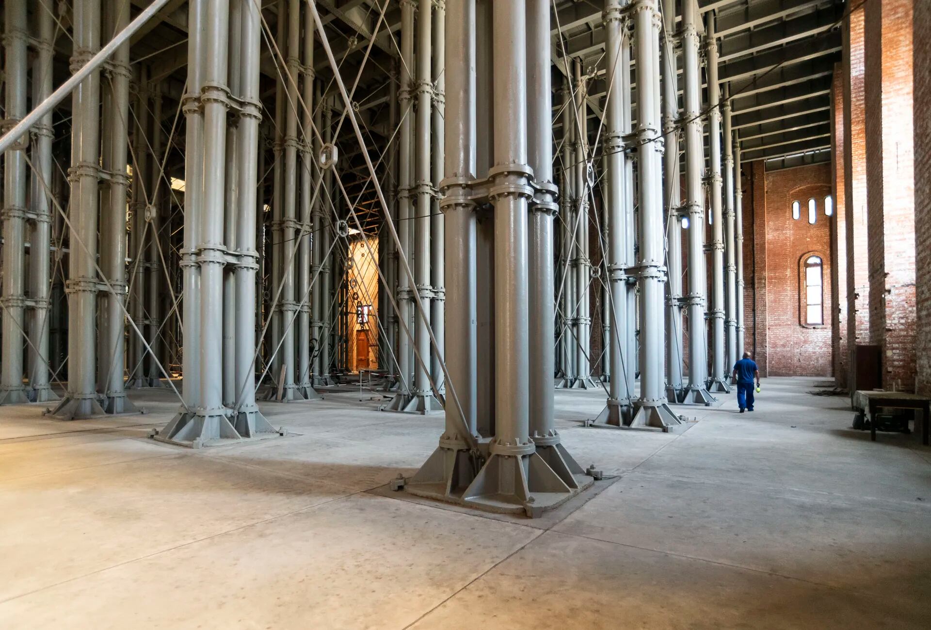 Las 180 columnas de hierro, al igual que el resto de las piezas, fueron traídas desde Gran Bretaña y ensambladas en Buenos Aires
