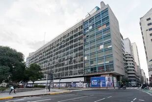 El Edificio del Plata, en Carlos Pellegrini al 200, fue subastado en 2016 por más de 68 millones de dólares; pertenecía al Banco Ciudad y ahora es propiedad del Banco Hipotecario 